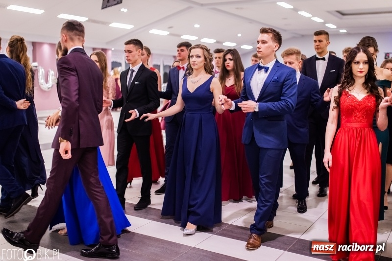 Zdjęcie w galerii na portalu naszraciborz.pl: Bal maturalny II LO im. Adama Mickiewicza w Zakrzowie FOTO i WIDEO wiadomości z regionu
