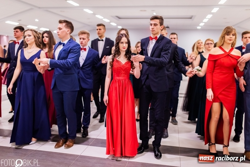 Zdjęcie w galerii na portalu naszraciborz.pl: Bal maturalny II LO im. Adama Mickiewicza w Zakrzowie FOTO i WIDEO wiadomości z regionu