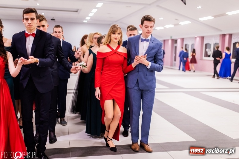 Zdjęcie w galerii na portalu naszraciborz.pl: Bal maturalny II LO im. Adama Mickiewicza w Zakrzowie FOTO i WIDEO wiadomości z regionu