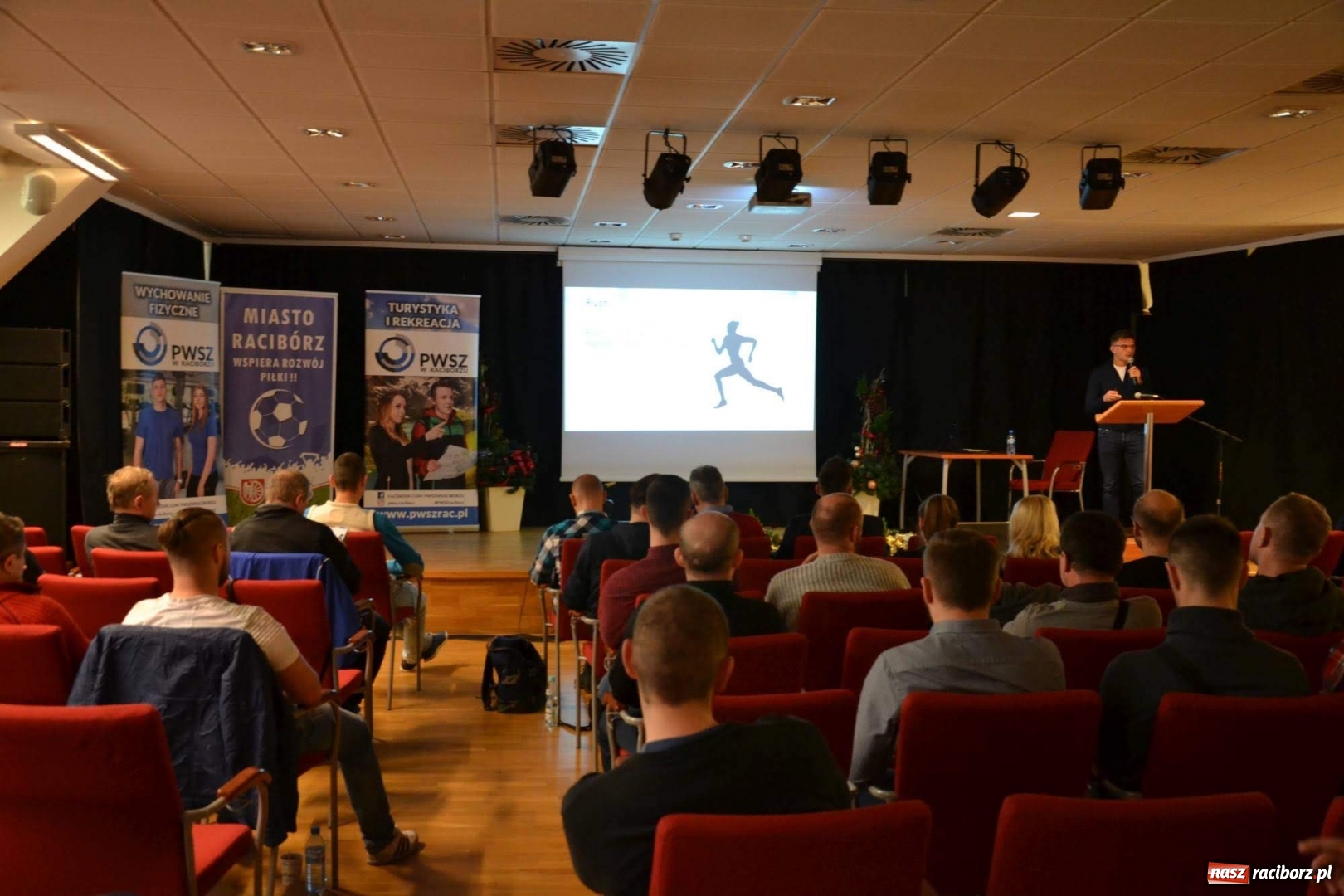 Zdjęcie w galerii na portalu naszraciborz.pl: Konferencja szkoleniowa dla trenerów na zamku  wiadomości z regionu