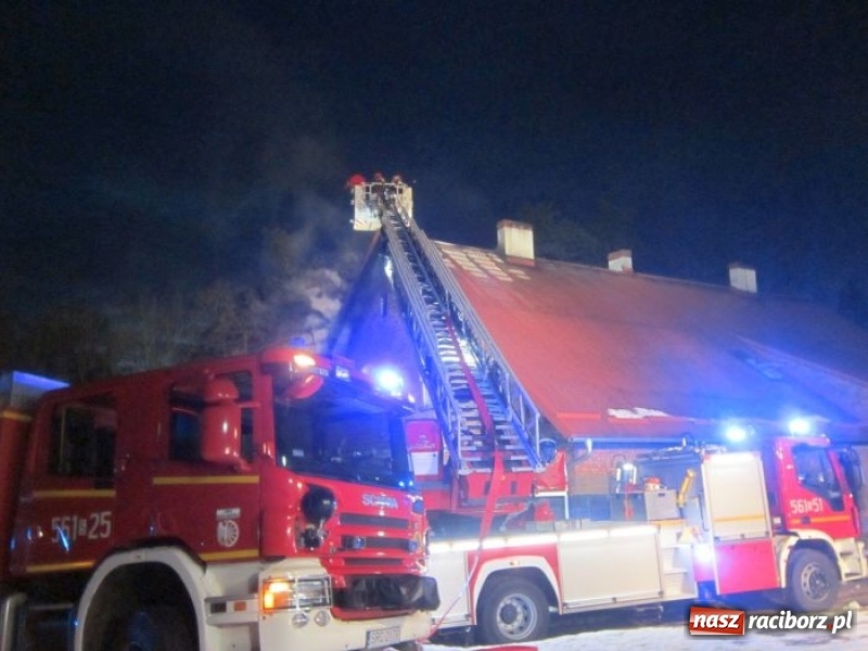 Zdjęcie w galerii na portalu naszraciborz.pl: Trudna akcja gaśnicza w Rudach. Groził wybuch butli z gazem  wiadomości z regionu