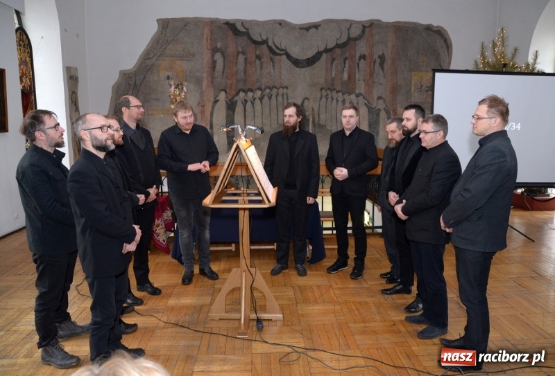 Zdjęcie w galerii na portalu naszraciborz.pl: Wyjątkowe wydarzenie w raciborskim Muzeum. Odśpiewano dwie karty dominikańskiego graduału WIDEO wiadomości z regionu