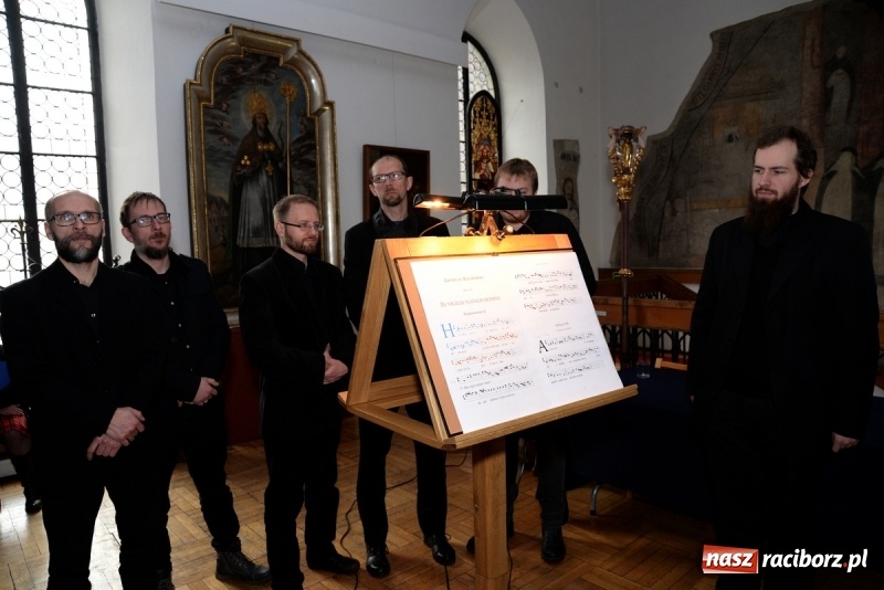 Zdjęcie w galerii na portalu naszraciborz.pl: Wyjątkowe wydarzenie w raciborskim Muzeum. Odśpiewano dwie karty dominikańskiego graduału WIDEO wiadomości z regionu