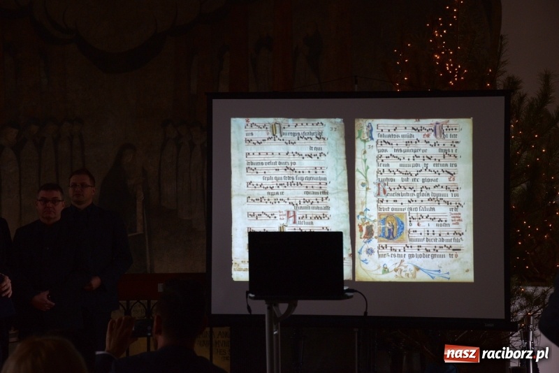 Zdjęcie w galerii na portalu naszraciborz.pl: Wyjątkowe wydarzenie w raciborskim Muzeum. Odśpiewano dwie karty dominikańskiego graduału WIDEO wiadomości z regionu