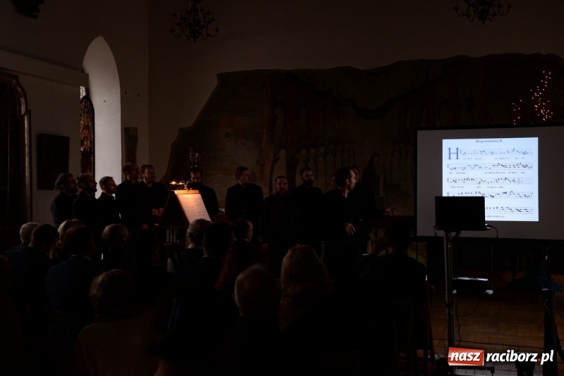 Zdjęcie w galerii na portalu naszraciborz.pl: Wyjątkowe wydarzenie w raciborskim Muzeum. Odśpiewano dwie karty dominikańskiego graduału WIDEO wiadomości z regionu