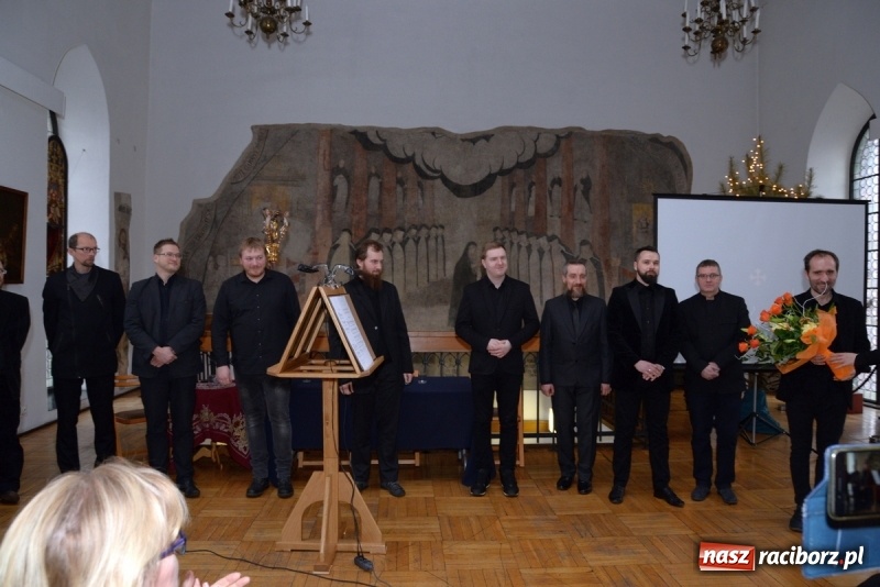 Zdjęcie w galerii na portalu naszraciborz.pl: Wyjątkowe wydarzenie w raciborskim Muzeum. Odśpiewano dwie karty dominikańskiego graduału WIDEO wiadomości z regionu