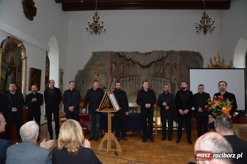 Zdjęcie w galerii na portalu naszraciborz.pl: Wyjątkowe wydarzenie w raciborskim Muzeum. Odśpiewano dwie karty dominikańskiego graduału WIDEO wiadomości z regionu