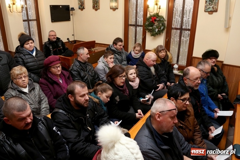 Zdjęcie w galerii na portalu naszraciborz.pl: Motocyklowe kolędowanie przy żłóbku w Oborze  wiadomości z regionu