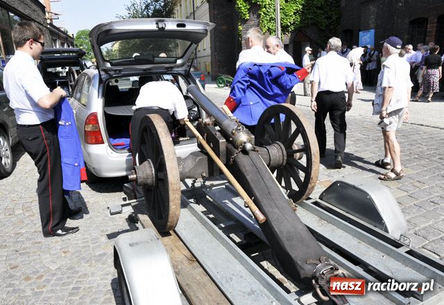 Zdjęcie w galerii na portalu naszraciborz.pl: Palemka dla ochodzącego króla wiadomości z regionu