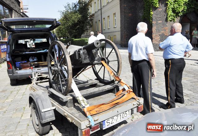 Zdjęcie w galerii na portalu naszraciborz.pl: Palemka dla ochodzącego króla wiadomości z regionu