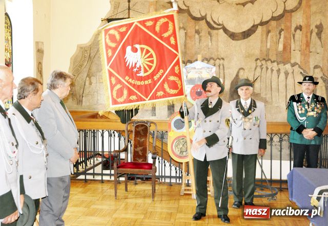 Zdjęcie w galerii na portalu naszraciborz.pl: Palemka dla ochodzącego króla wiadomości z regionu