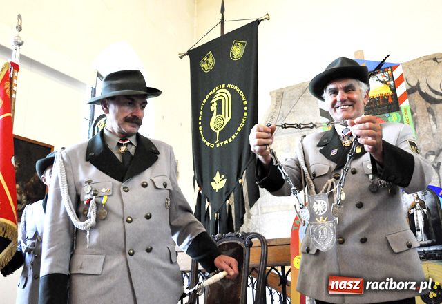 Zdjęcie w galerii na portalu naszraciborz.pl: Palemka dla ochodzącego króla wiadomości z regionu