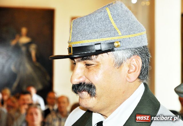 Zdjęcie w galerii na portalu naszraciborz.pl: Palemka dla ochodzącego króla wiadomości z regionu