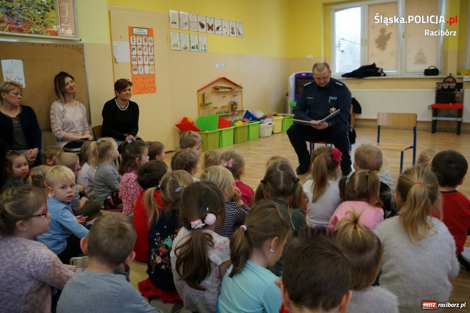Zdjęcie w galerii na portalu naszraciborz.pl: Policjanci z Kuźni Raciborskiej czytali bajki  wiadomości z regionu