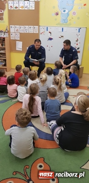 Zdjęcie w galerii na portalu naszraciborz.pl: Policjanci z Kuźni Raciborskiej czytali bajki  wiadomości z regionu