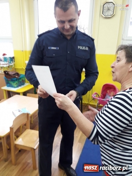 Zdjęcie w galerii na portalu naszraciborz.pl: Policjanci z Kuźni Raciborskiej czytali bajki  wiadomości z regionu