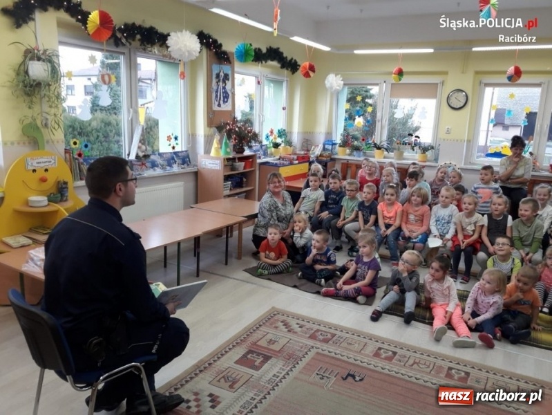 Zdjęcie w galerii na portalu naszraciborz.pl: Policjanci z Kuźni Raciborskiej czytali bajki  wiadomości z regionu
