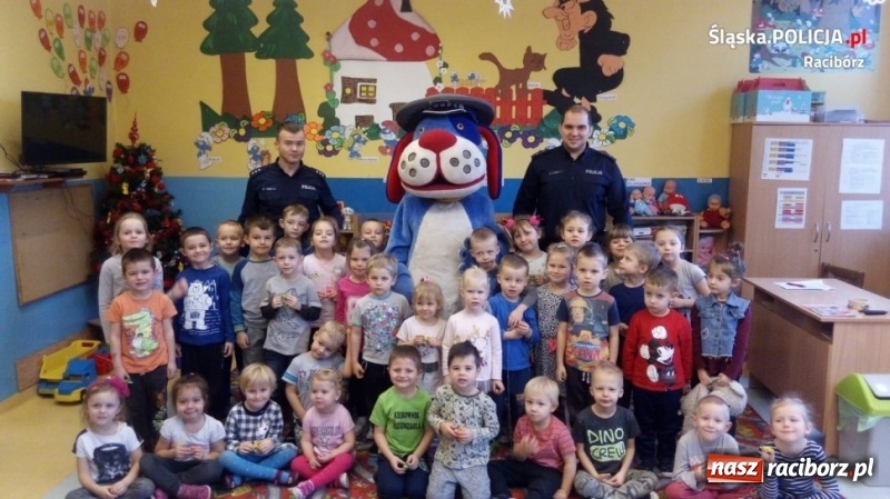 Zdjęcie w galerii na portalu naszraciborz.pl: Policjanci z Kuźni Raciborskiej czytali bajki  wiadomości z regionu