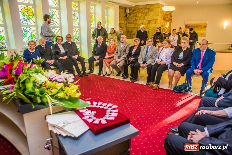 Zdjęcie w galerii na portalu naszraciborz.pl: Pięćdziesiąt lat jak jeden dzień. Złote gody w raciborskim USC wiadomości z regionu