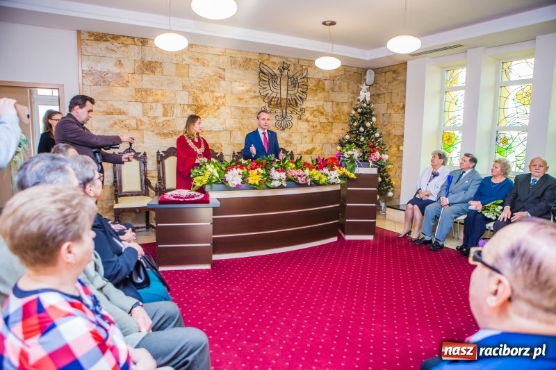 Zdjęcie w galerii na portalu naszraciborz.pl: Pięćdziesiąt lat jak jeden dzień. Złote gody w raciborskim USC wiadomości z regionu