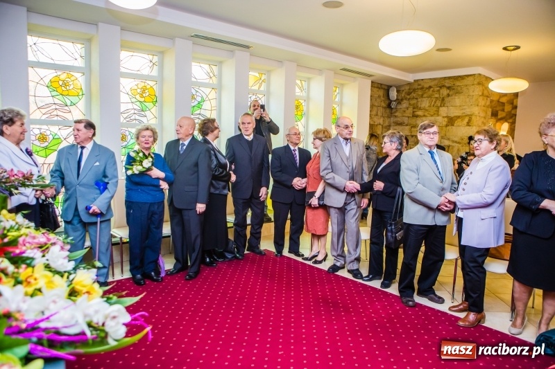 Zdjęcie w galerii na portalu naszraciborz.pl: Pięćdziesiąt lat jak jeden dzień. Złote gody w raciborskim USC wiadomości z regionu