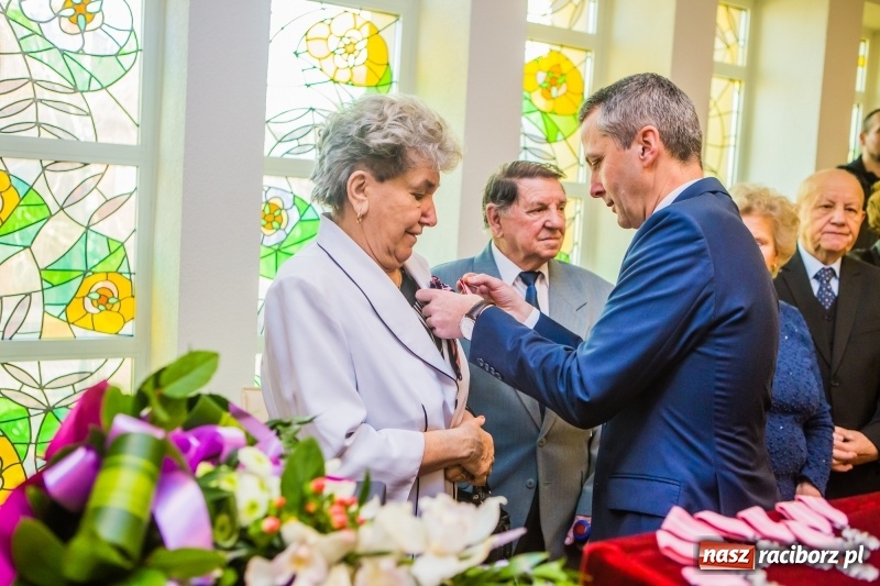 Zdjęcie w galerii na portalu naszraciborz.pl: Pięćdziesiąt lat jak jeden dzień. Złote gody w raciborskim USC wiadomości z regionu