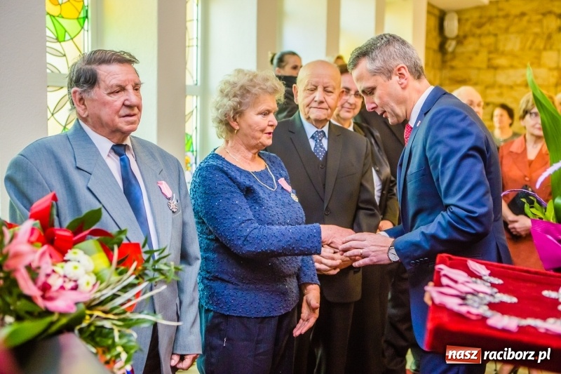 Zdjęcie w galerii na portalu naszraciborz.pl: Pięćdziesiąt lat jak jeden dzień. Złote gody w raciborskim USC wiadomości z regionu