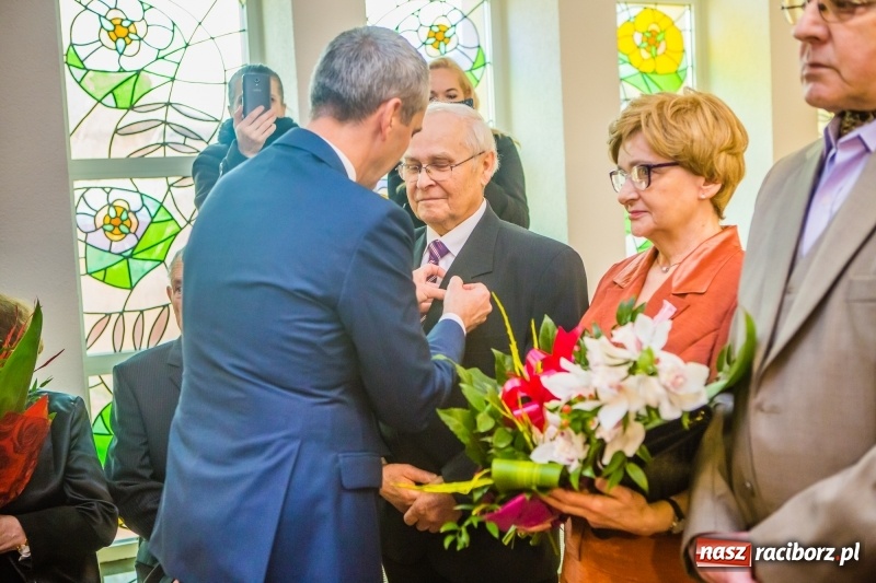Zdjęcie w galerii na portalu naszraciborz.pl: Pięćdziesiąt lat jak jeden dzień. Złote gody w raciborskim USC wiadomości z regionu