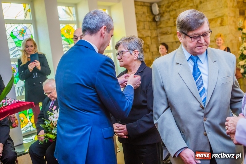 Zdjęcie w galerii na portalu naszraciborz.pl: Pięćdziesiąt lat jak jeden dzień. Złote gody w raciborskim USC wiadomości z regionu