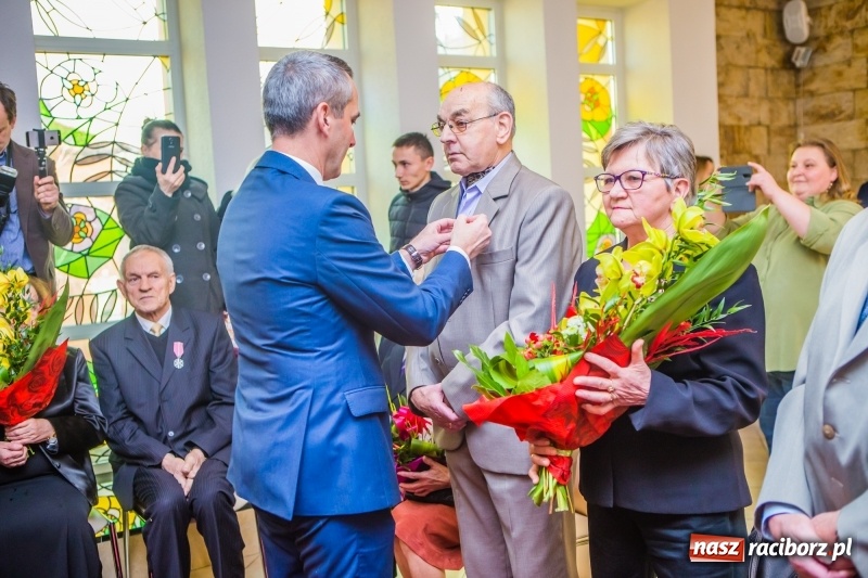 Zdjęcie w galerii na portalu naszraciborz.pl: Pięćdziesiąt lat jak jeden dzień. Złote gody w raciborskim USC wiadomości z regionu
