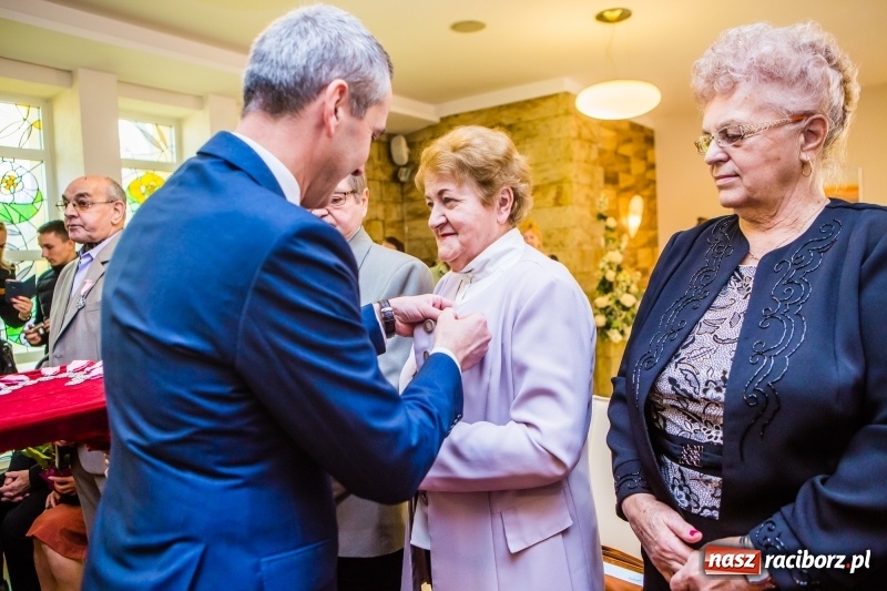 Zdjęcie w galerii na portalu naszraciborz.pl: Pięćdziesiąt lat jak jeden dzień. Złote gody w raciborskim USC wiadomości z regionu