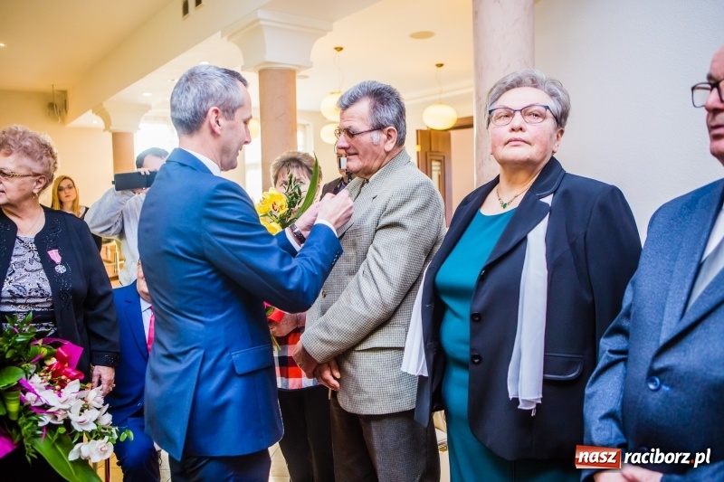 Zdjęcie w galerii na portalu naszraciborz.pl: Pięćdziesiąt lat jak jeden dzień. Złote gody w raciborskim USC wiadomości z regionu