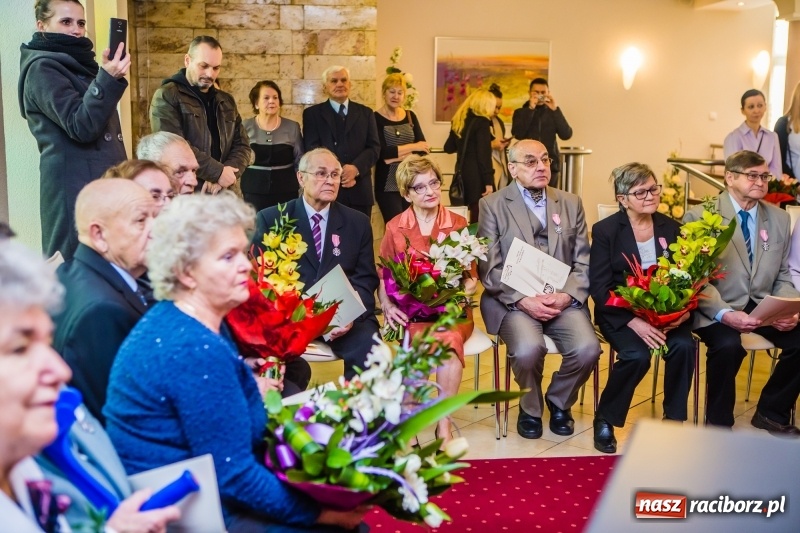 Zdjęcie w galerii na portalu naszraciborz.pl: Pięćdziesiąt lat jak jeden dzień. Złote gody w raciborskim USC wiadomości z regionu