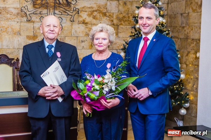 Zdjęcie w galerii na portalu naszraciborz.pl: Pięćdziesiąt lat jak jeden dzień. Złote gody w raciborskim USC wiadomości z regionu