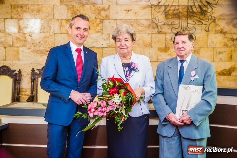 Zdjęcie w galerii na portalu naszraciborz.pl: Pięćdziesiąt lat jak jeden dzień. Złote gody w raciborskim USC wiadomości z regionu