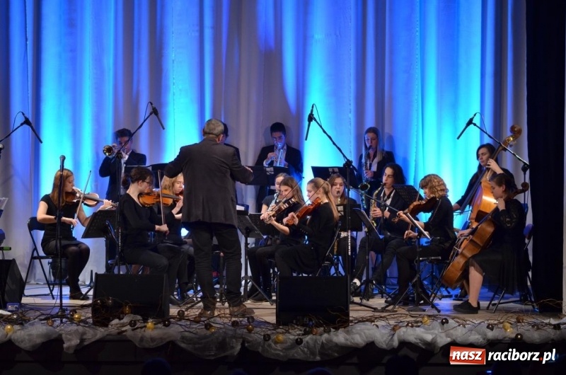 Zdjęcie w galerii na portalu naszraciborz.pl: Koncert zimowy w Domu Kultury Strzecha wiadomości z regionu