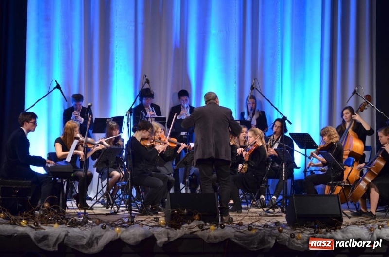 Zdjęcie w galerii na portalu naszraciborz.pl: Koncert zimowy w Domu Kultury Strzecha wiadomości z regionu