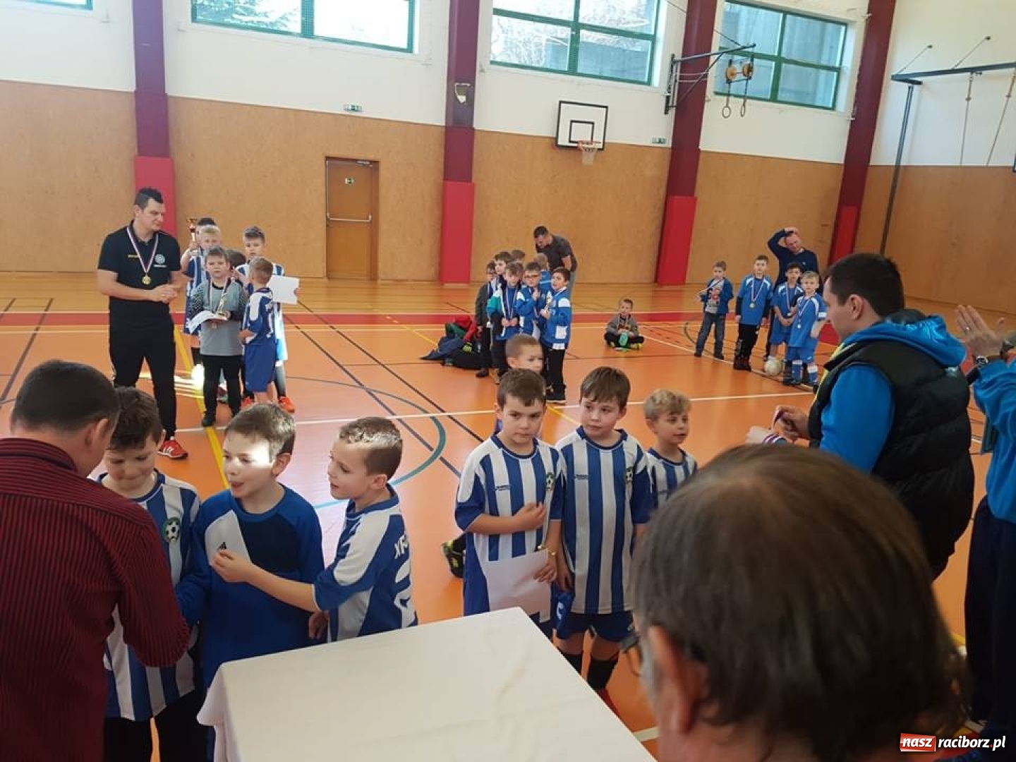 Zdjęcie w galerii na portalu naszraciborz.pl: Młodzi piłkarze LKS Tworków nie spoczywają na laurach. Za nimi kolejne turnieje piłkarskie wiadomości z regionu