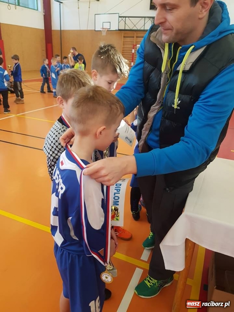 Zdjęcie w galerii na portalu naszraciborz.pl: Młodzi piłkarze LKS Tworków nie spoczywają na laurach. Za nimi kolejne turnieje piłkarskie wiadomości z regionu