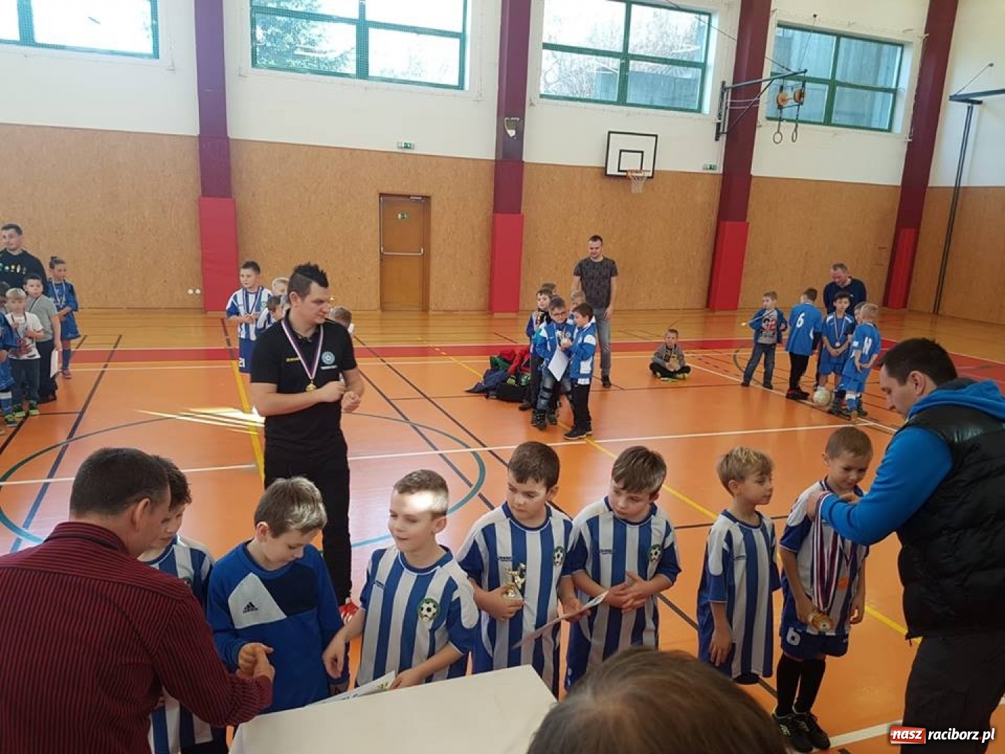 Zdjęcie w galerii na portalu naszraciborz.pl: Młodzi piłkarze LKS Tworków nie spoczywają na laurach. Za nimi kolejne turnieje piłkarskie wiadomości z regionu