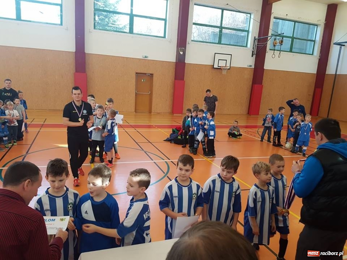 Zdjęcie w galerii na portalu naszraciborz.pl: Młodzi piłkarze LKS Tworków nie spoczywają na laurach. Za nimi kolejne turnieje piłkarskie wiadomości z regionu