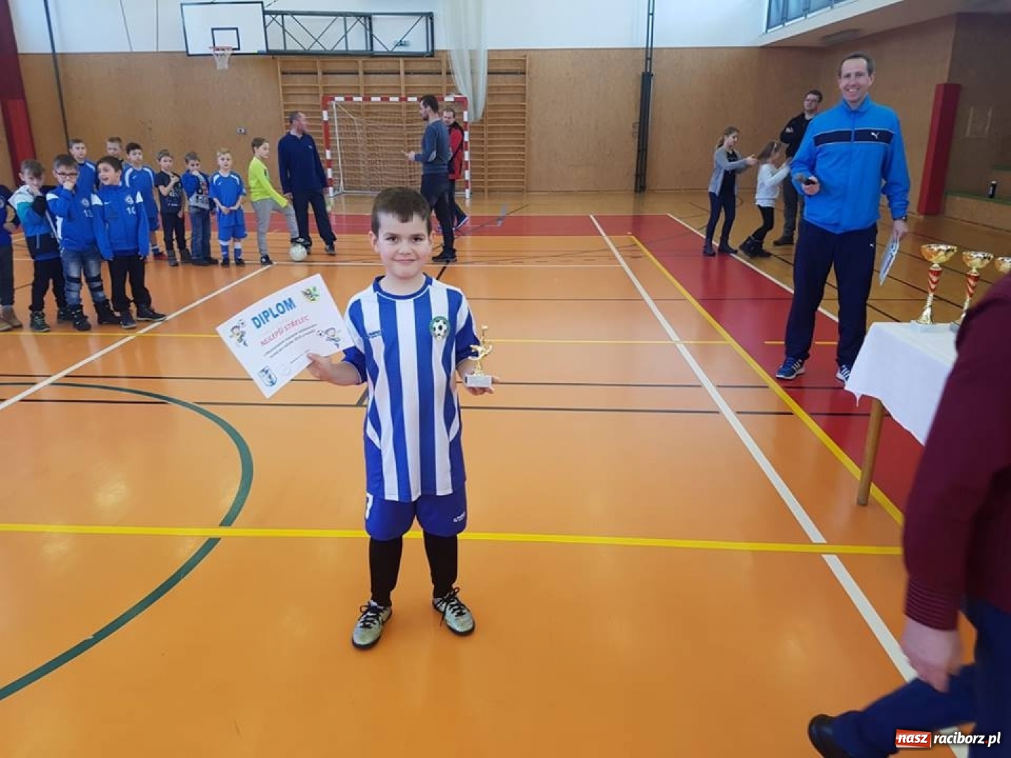 Zdjęcie w galerii na portalu naszraciborz.pl: Młodzi piłkarze LKS Tworków nie spoczywają na laurach. Za nimi kolejne turnieje piłkarskie wiadomości z regionu