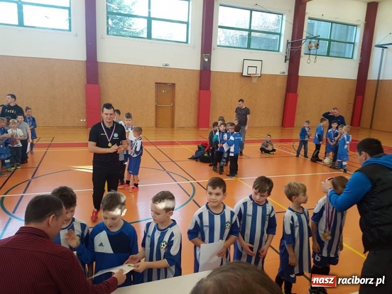 Zdjęcie w galerii na portalu naszraciborz.pl: Młodzi piłkarze LKS Tworków nie spoczywają na laurach. Za nimi kolejne turnieje piłkarskie wiadomości z regionu