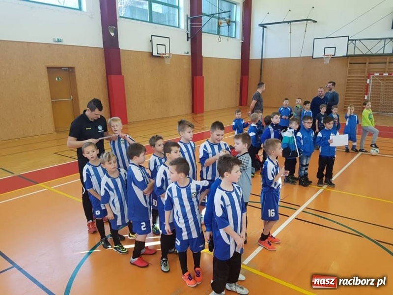 Zdjęcie w galerii na portalu naszraciborz.pl: Młodzi piłkarze LKS Tworków nie spoczywają na laurach. Za nimi kolejne turnieje piłkarskie wiadomości z regionu