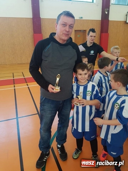Zdjęcie w galerii na portalu naszraciborz.pl: Młodzi piłkarze LKS Tworków nie spoczywają na laurach. Za nimi kolejne turnieje piłkarskie wiadomości z regionu