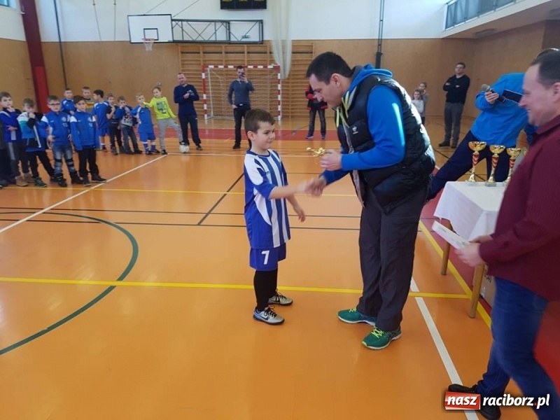 Zdjęcie w galerii na portalu naszraciborz.pl: Młodzi piłkarze LKS Tworków nie spoczywają na laurach. Za nimi kolejne turnieje piłkarskie wiadomości z regionu