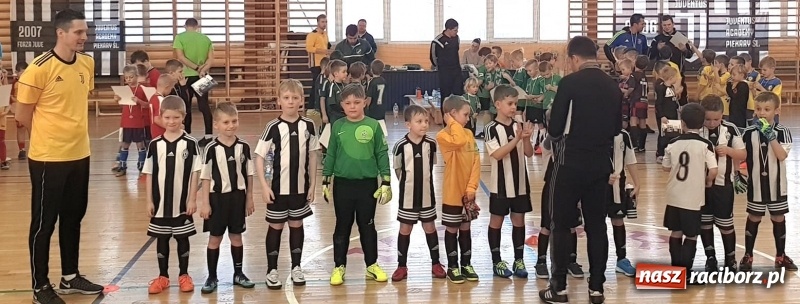 Zdjęcie w galerii na portalu naszraciborz.pl: Młodzi piłkarze LKS Tworków nie spoczywają na laurach. Za nimi kolejne turnieje piłkarskie wiadomości z regionu