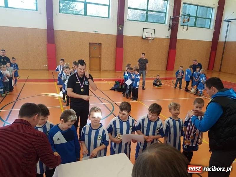 Zdjęcie w galerii na portalu naszraciborz.pl: Młodzi piłkarze LKS Tworków nie spoczywają na laurach. Za nimi kolejne turnieje piłkarskie wiadomości z regionu