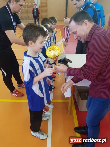 Zdjęcie w galerii na portalu naszraciborz.pl: Młodzi piłkarze LKS Tworków nie spoczywają na laurach. Za nimi kolejne turnieje piłkarskie wiadomości z regionu