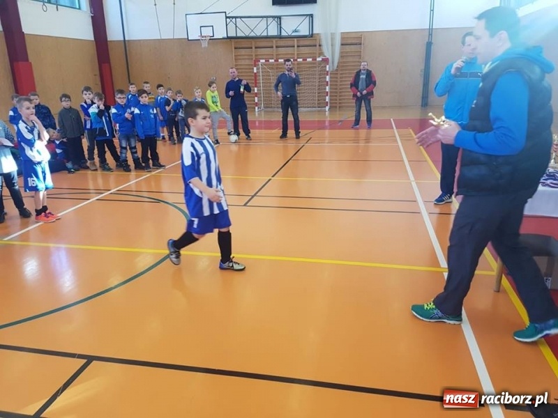 Zdjęcie w galerii na portalu naszraciborz.pl: Młodzi piłkarze LKS Tworków nie spoczywają na laurach. Za nimi kolejne turnieje piłkarskie wiadomości z regionu